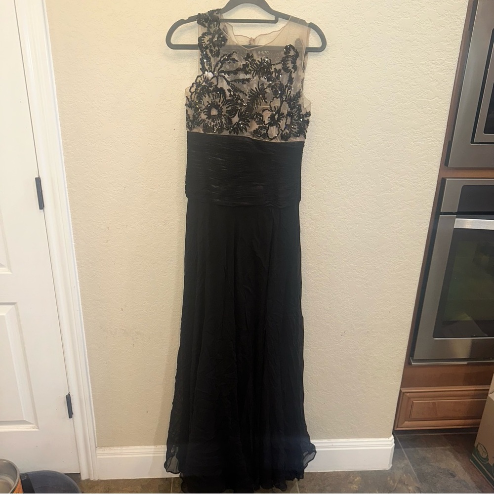 Teri Jon by Rickie Freeman 4 Black & Tan Mesh Embellished Sequins Formal Gown
